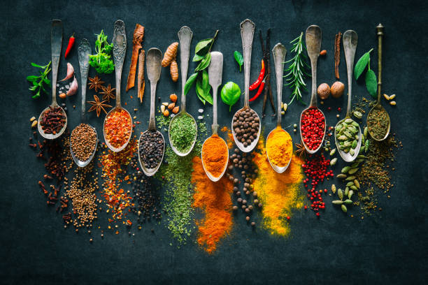 فوائد البهارات أنواع مختلفة ونكهات متعددة  8 فوائد البهارات
