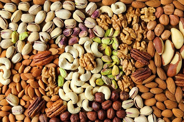 مكسرات مفيدة للقلب وصحة الجسم العامة  6 مكسرات مفيدة للقلب